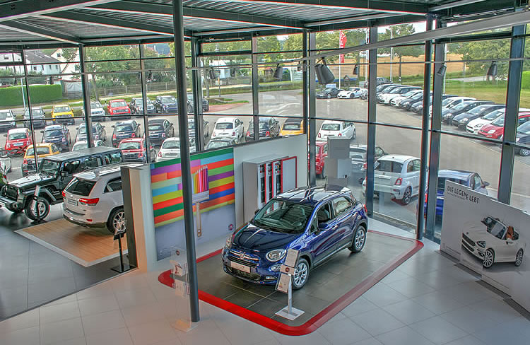 Showrooms vom Autohaus Mayrhörmann GmbH in Diedorf bei Augsburg