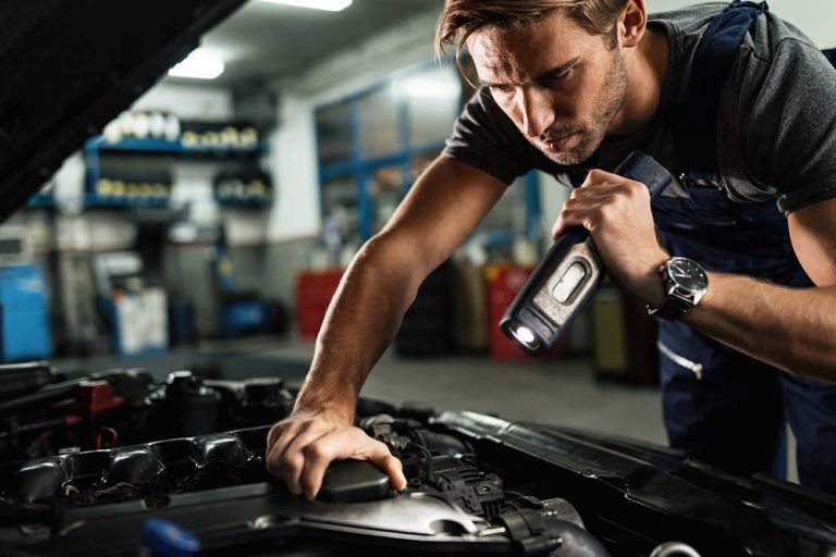 Stellenauschreibung Kfz-Mechatroniker m/w/d im Autohaus Mayrhörmann GmbH